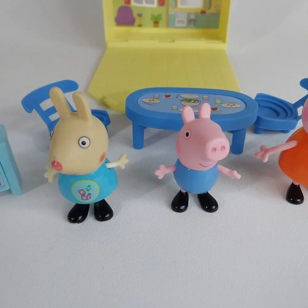 Small Fold‎ Up And Take Peppa House With Figures And Accesories Peppa Pig Family